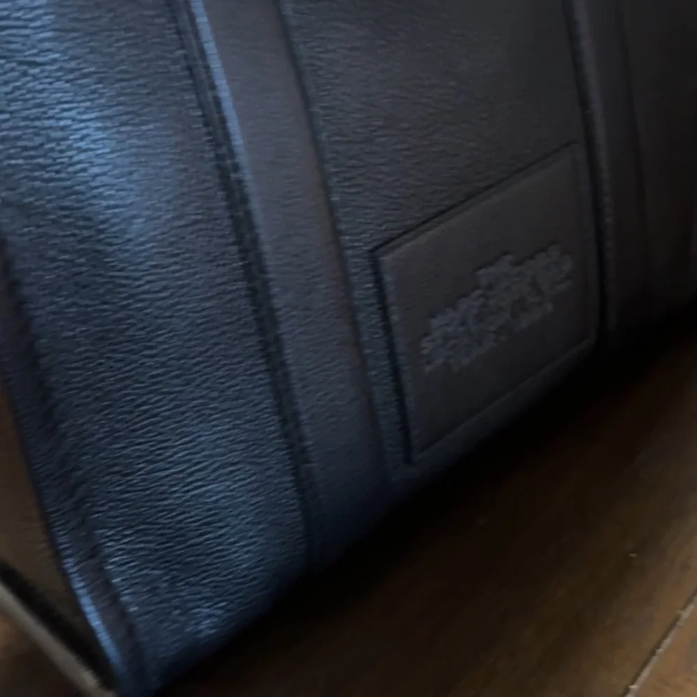 Marc Jacobs Black The Tote Leather Medium with Matching Charm Crossbody RESERVED - Picture 6 of 16